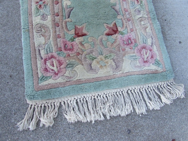 VINTAGE HANDWOVEN CARVED WOOL THROW RUG W/FRINGE