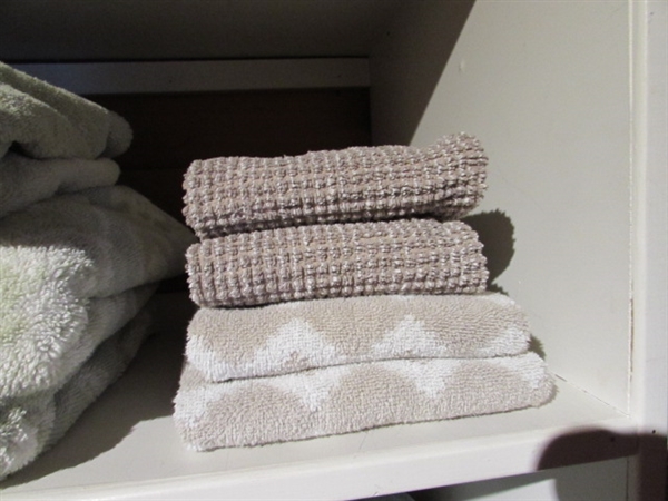 BATH TOWELS, HAND TOWELS, WASHCLOTHS & BATH MATS