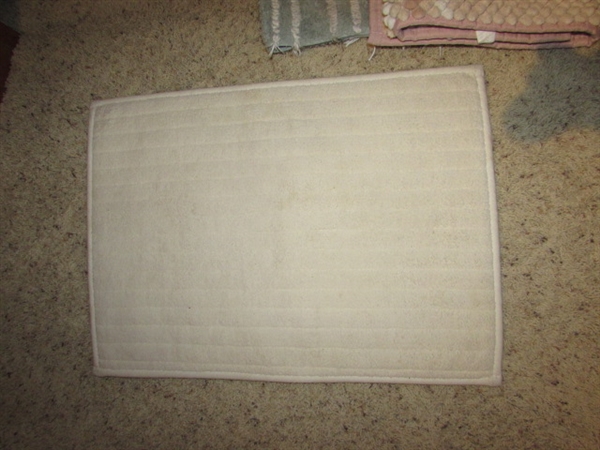 BATH TOWELS, HAND TOWELS, WASHCLOTHS & BATH MATS