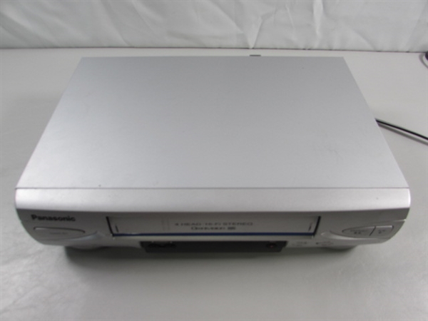 VINTAGE PANASONIC 4-HEAD VCR - VHS PLAYER - POWERS ON