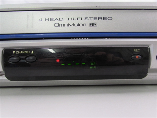 VINTAGE PANASONIC 4-HEAD VCR - VHS PLAYER - POWERS ON