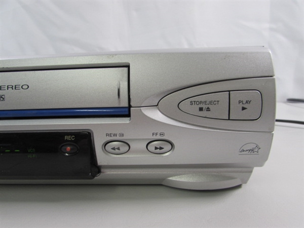 VINTAGE PANASONIC 4-HEAD VCR - VHS PLAYER - POWERS ON