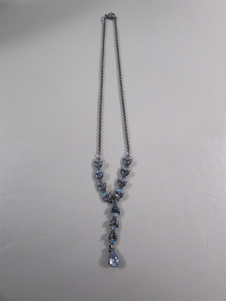 VINTAGE AVON SILVERTONE & BLUE RHINESTONE NECKLACE & EARRING SET