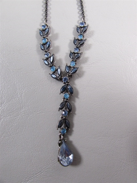 VINTAGE AVON SILVERTONE & BLUE RHINESTONE NECKLACE & EARRING SET