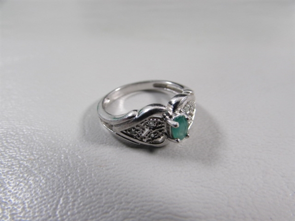 STERLING SILVER RING W/GREEN STONE - SIZE 7