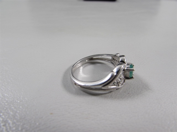 STERLING SILVER RING W/GREEN STONE - SIZE 7