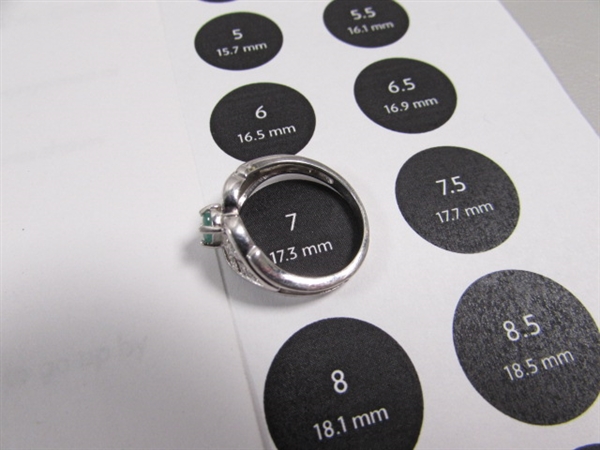 STERLING SILVER RING W/GREEN STONE - SIZE 7