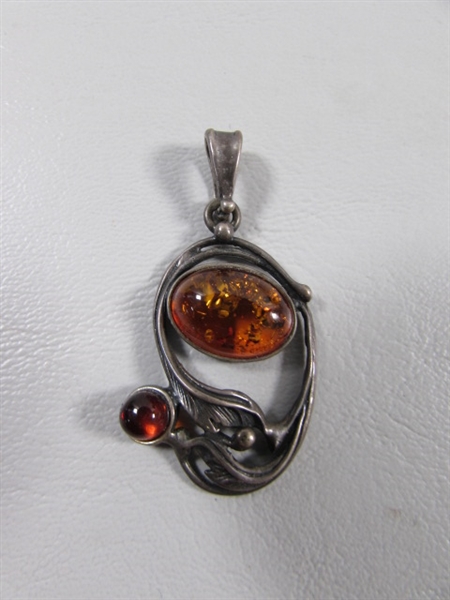 VINTAGE STERLING SILVER ART NOUVEAU PENDANT W/AMBER STONES