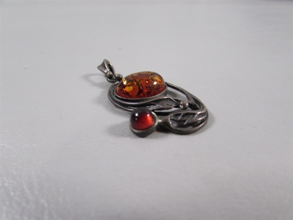 VINTAGE STERLING SILVER ART NOUVEAU PENDANT W/AMBER STONES