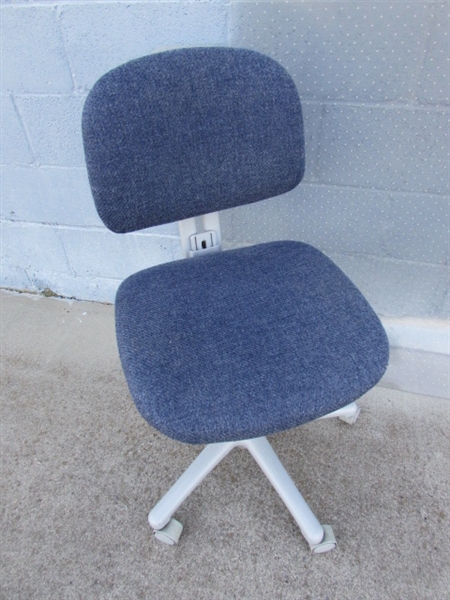 OFFICE CHAIR & PROTECTIVE CARPET MAT