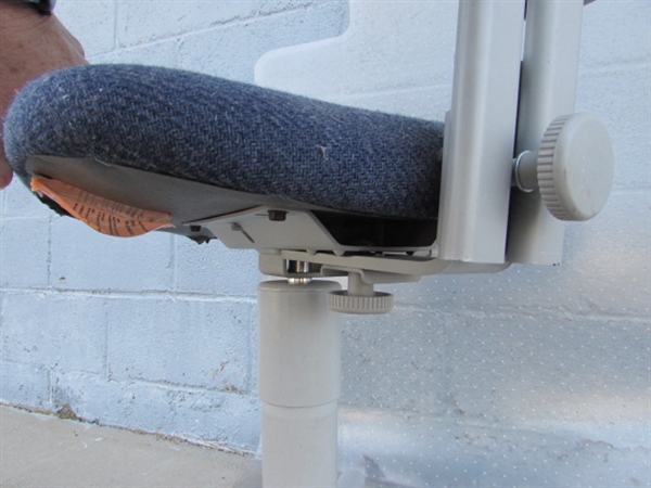 OFFICE CHAIR & PROTECTIVE CARPET MAT