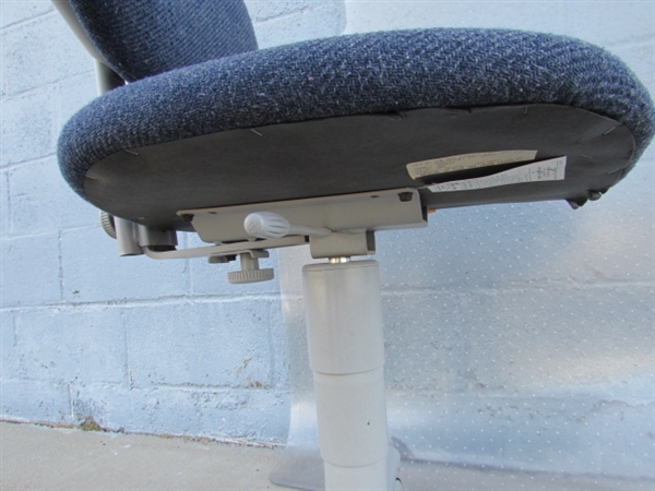 OFFICE CHAIR & PROTECTIVE CARPET MAT