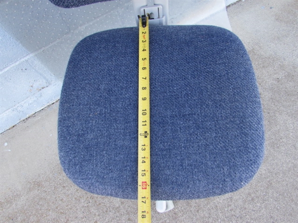 OFFICE CHAIR & PROTECTIVE CARPET MAT