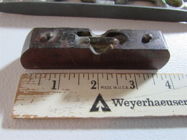 4 METAL LEVELS & 1 MINI WOOD LEVEL - VINTAGE