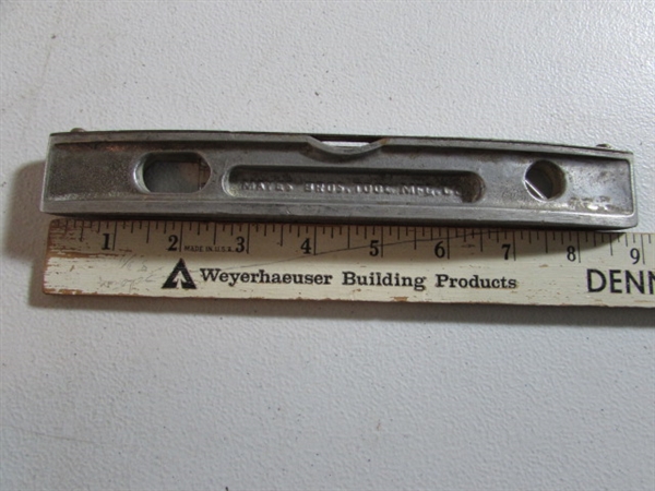 4 METAL LEVELS & 1 MINI WOOD LEVEL - VINTAGE