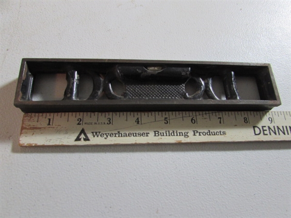 4 METAL LEVELS & 1 MINI WOOD LEVEL - VINTAGE