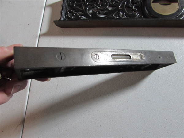 4 METAL LEVELS & 1 MINI WOOD LEVEL - VINTAGE