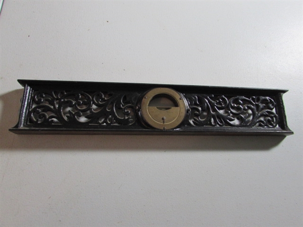 4 METAL LEVELS & 1 MINI WOOD LEVEL - VINTAGE