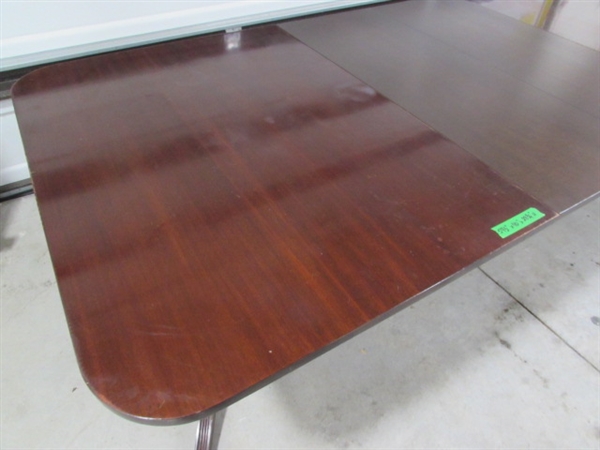 VINTAGE BERNHARDT TWIN PEDESTAL MAHOGANY DINING TABLE W/2 LEAFS