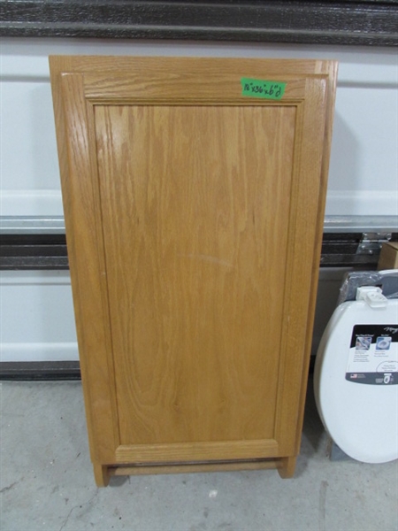 WALL MOUNT BATHROOM CABINET W/TOWEL BAR & 2 NEW TOILET SEATS