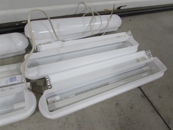 WALL MOUNT LIGHT FIXTURES & BULBS