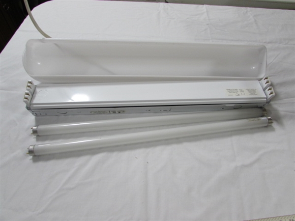 WALL MOUNT LIGHT FIXTURES & BULBS
