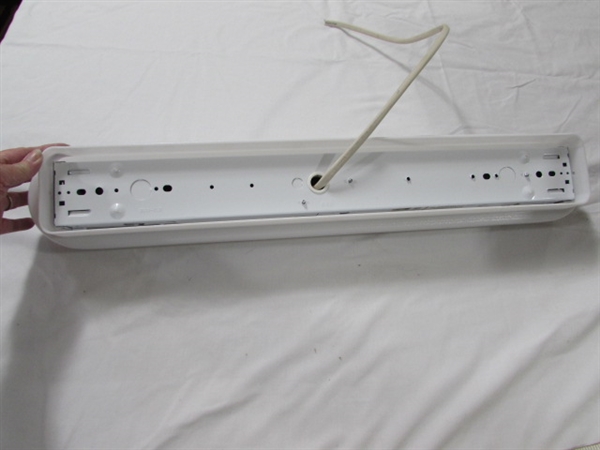 WALL MOUNT LIGHT FIXTURES & BULBS