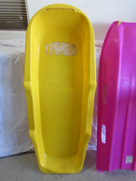 2 PLASTIC SLEDS