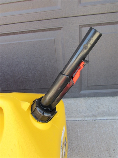 FUEL CANS, OIL PAN & OIL CAN