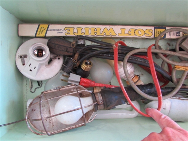 WOODEN STORAGE BOX W/EXTENSION CORDS & DROP/SHOP LIGHTS
