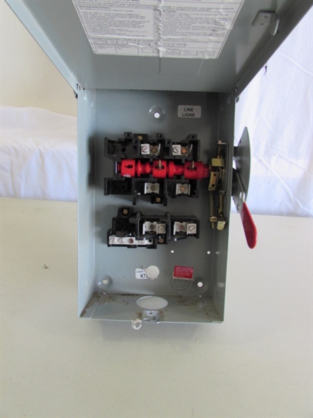 ELECTRIC WATER PIPE HEAT CABLE & GE GENERAL DUTY SAFETY SWITCH BOX