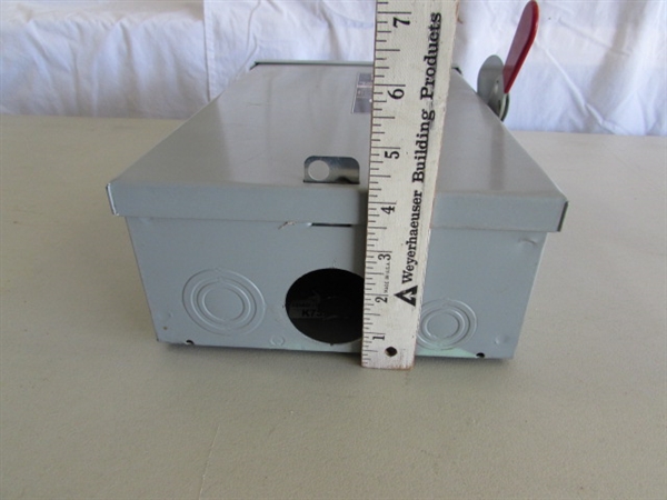 ELECTRIC WATER PIPE HEAT CABLE & GE GENERAL DUTY SAFETY SWITCH BOX
