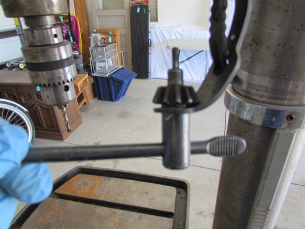 CRAFTSMAN 17 3/4 HP 16-SPEED FLOOR STANDING DRILL PRESS
