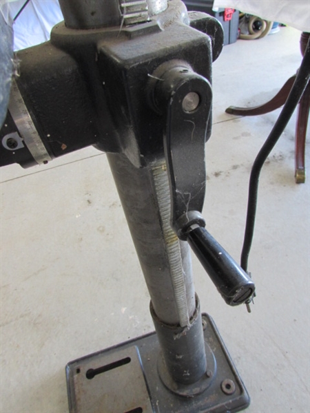 CRAFTSMAN 17 3/4 HP 16-SPEED FLOOR STANDING DRILL PRESS