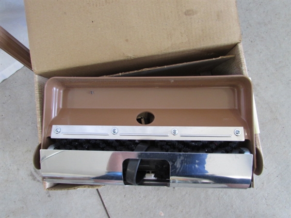 VINTAGE KIRBY VACUUM CLEANER W/LOTS OF ATTACHMENTS