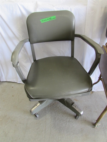 VINTAGE TYPEWRITER CART, TYPEWRITER & 2 DESK CHAIRS