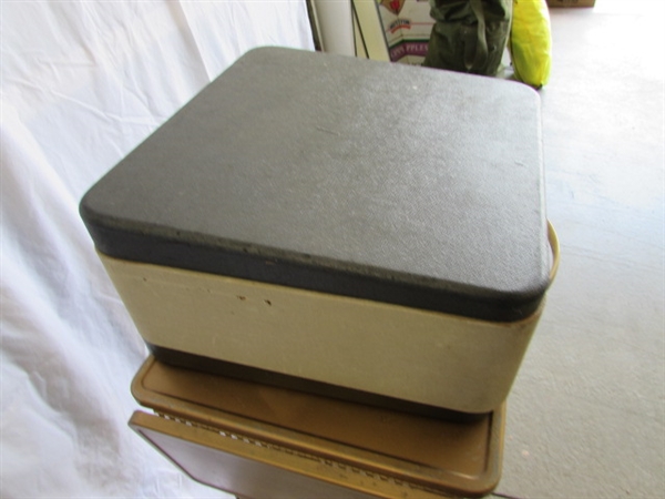 VINTAGE TYPEWRITER CART, TYPEWRITER & 2 DESK CHAIRS