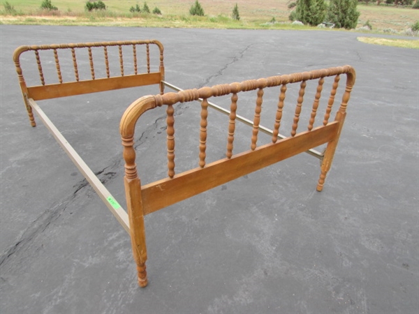 VINTAGE WOOD BED FRAME W/METAL RAILS
