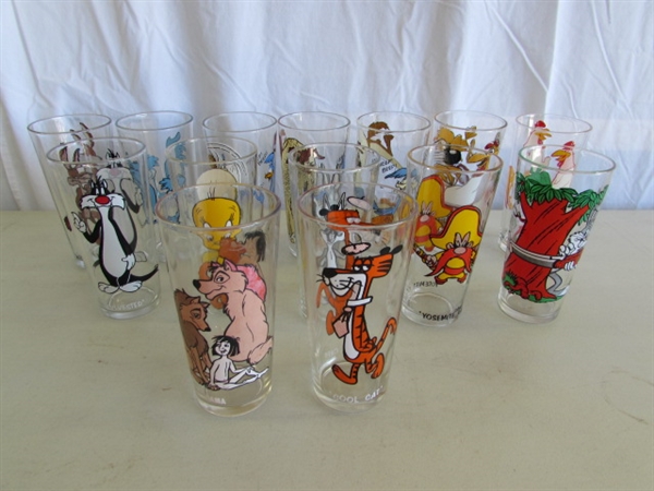 VINTAGE LOONEY TUNES COLLECTIBLE CHARACTER GLASSES