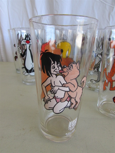 VINTAGE LOONEY TUNES COLLECTIBLE CHARACTER GLASSES