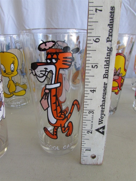 VINTAGE LOONEY TUNES COLLECTIBLE CHARACTER GLASSES