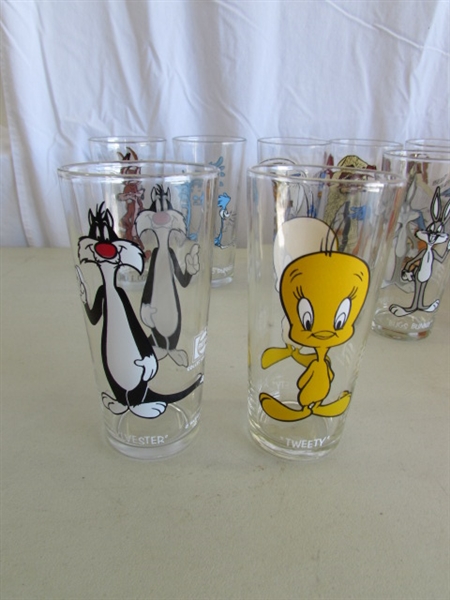 VINTAGE LOONEY TUNES COLLECTIBLE CHARACTER GLASSES