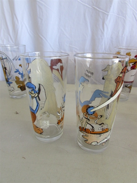 VINTAGE LOONEY TUNES COLLECTIBLE CHARACTER GLASSES