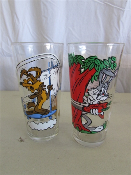 VINTAGE LOONEY TUNES COLLECTIBLE CHARACTER GLASSES