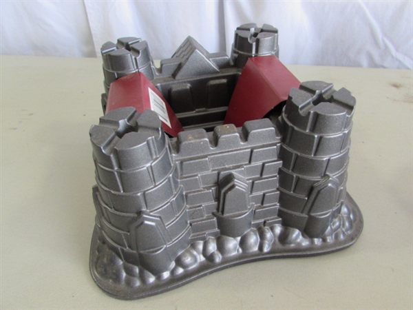 VINTAGE COPPER JELLO MOLDS & CASTLE BUNDT CAKE MOLD