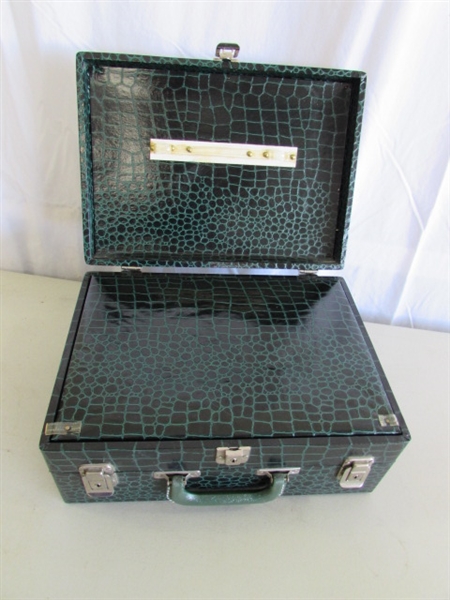 SUITCASE STYLE SEWING BASKET