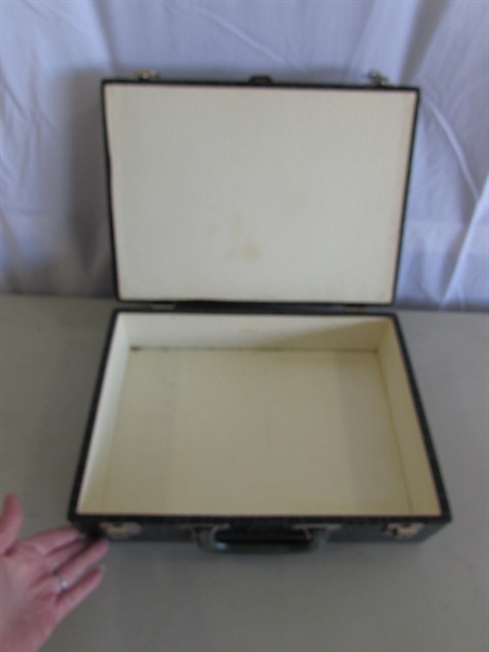 SUITCASE STYLE SEWING BASKET