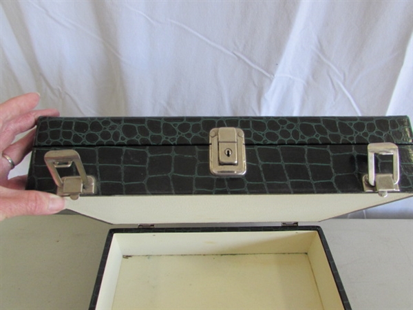 SUITCASE STYLE SEWING BASKET