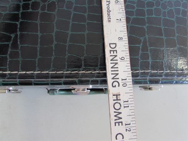 SUITCASE STYLE SEWING BASKET