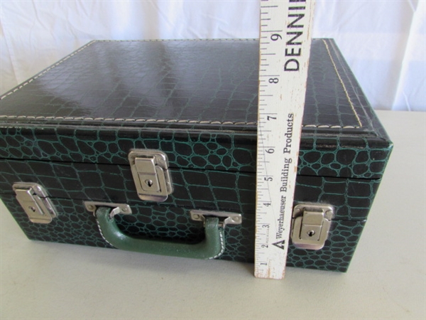SUITCASE STYLE SEWING BASKET